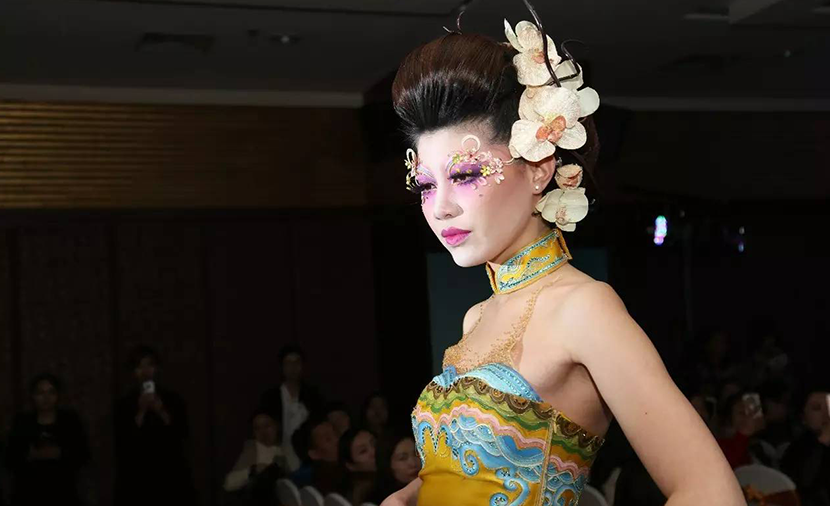 直擊現(xian)場(chang)  毛戈平大(da)師“明星化妝秘笈”美妝課堂